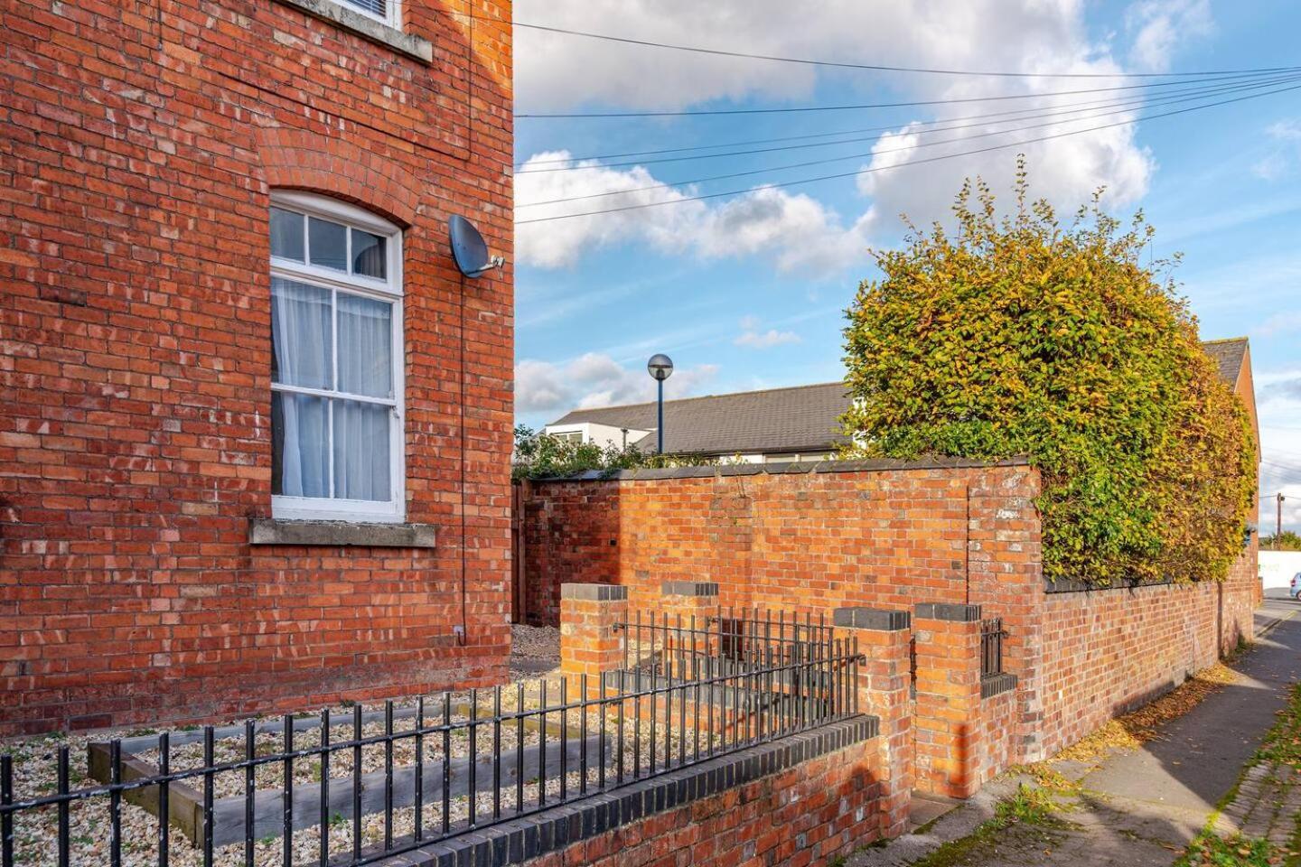 Stylish Flat In Central Location With Free Parking Swindon Exterior foto