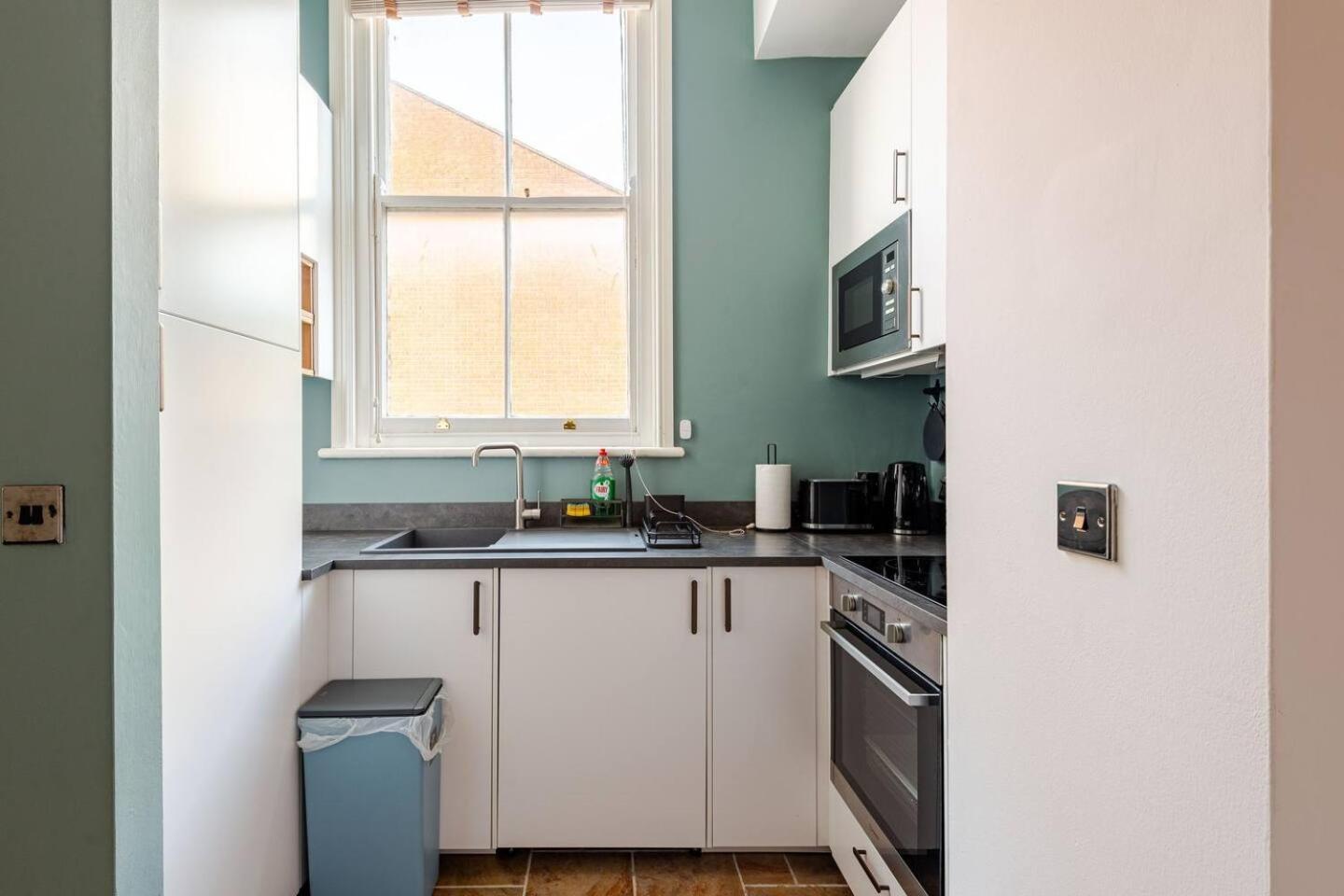 Stylish Flat In Central Location With Free Parking Swindon Exterior foto